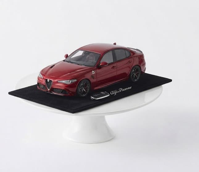 Bugatti Chiron a escala 1:24